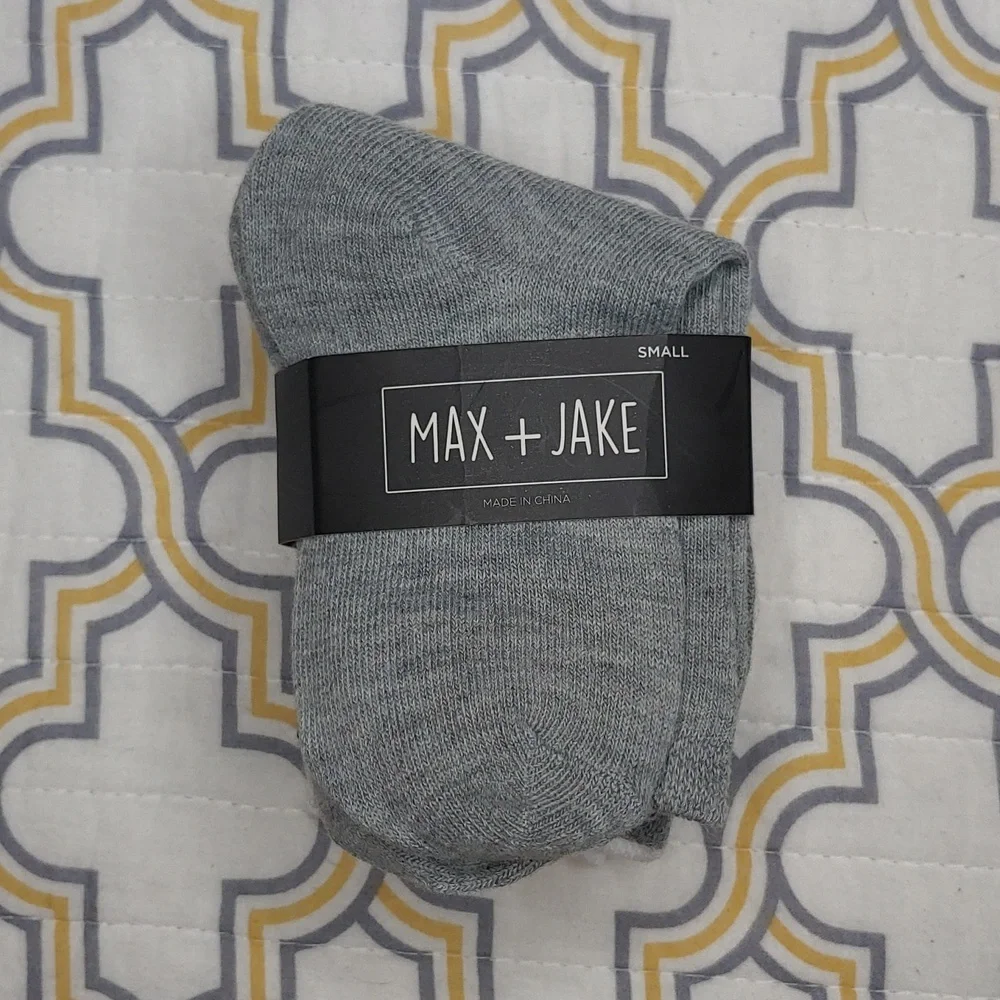 🎉 $5 CLEAR OUT: Max + Jake 4-Pack Kids Socks - Picture 1 of 4